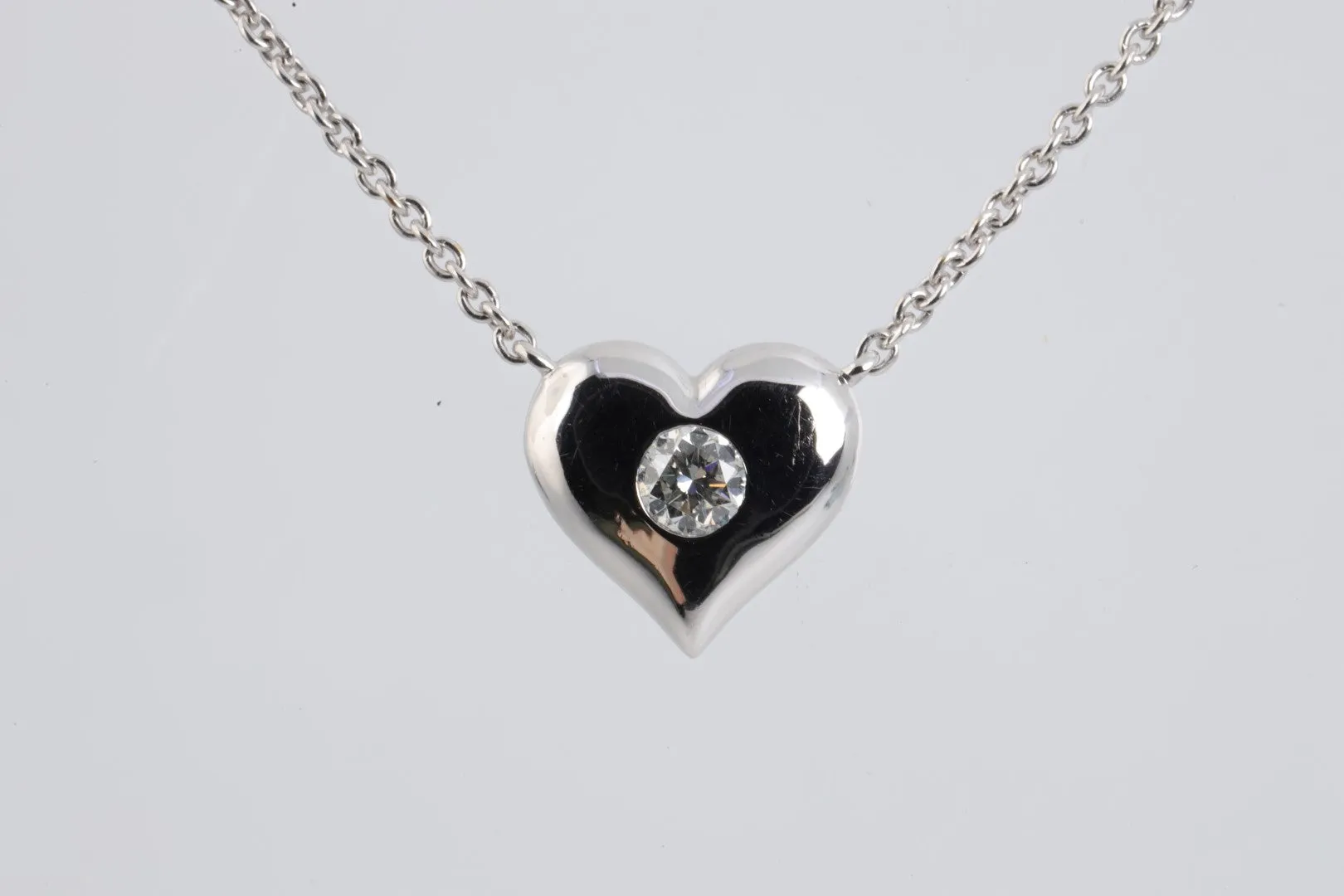 18" 14k White Gold 0.15tcw Diamond Heart Pendant Necklace (3.65g.)