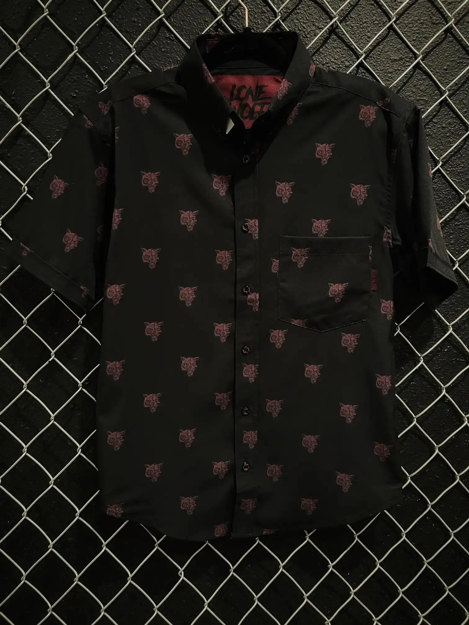 ESSENTIAL LONE WOLF BUTTON UP