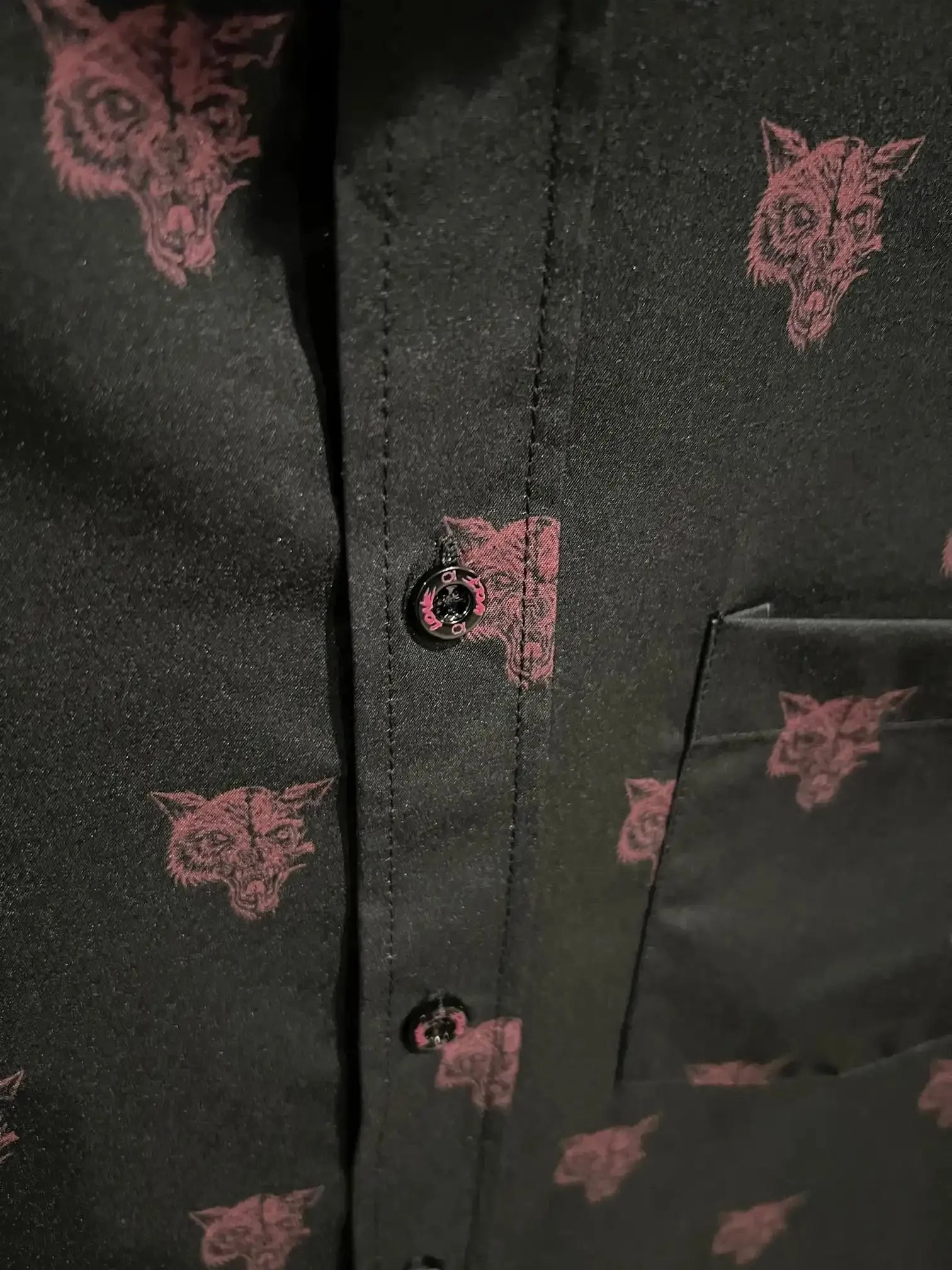 ESSENTIAL LONE WOLF BUTTON UP