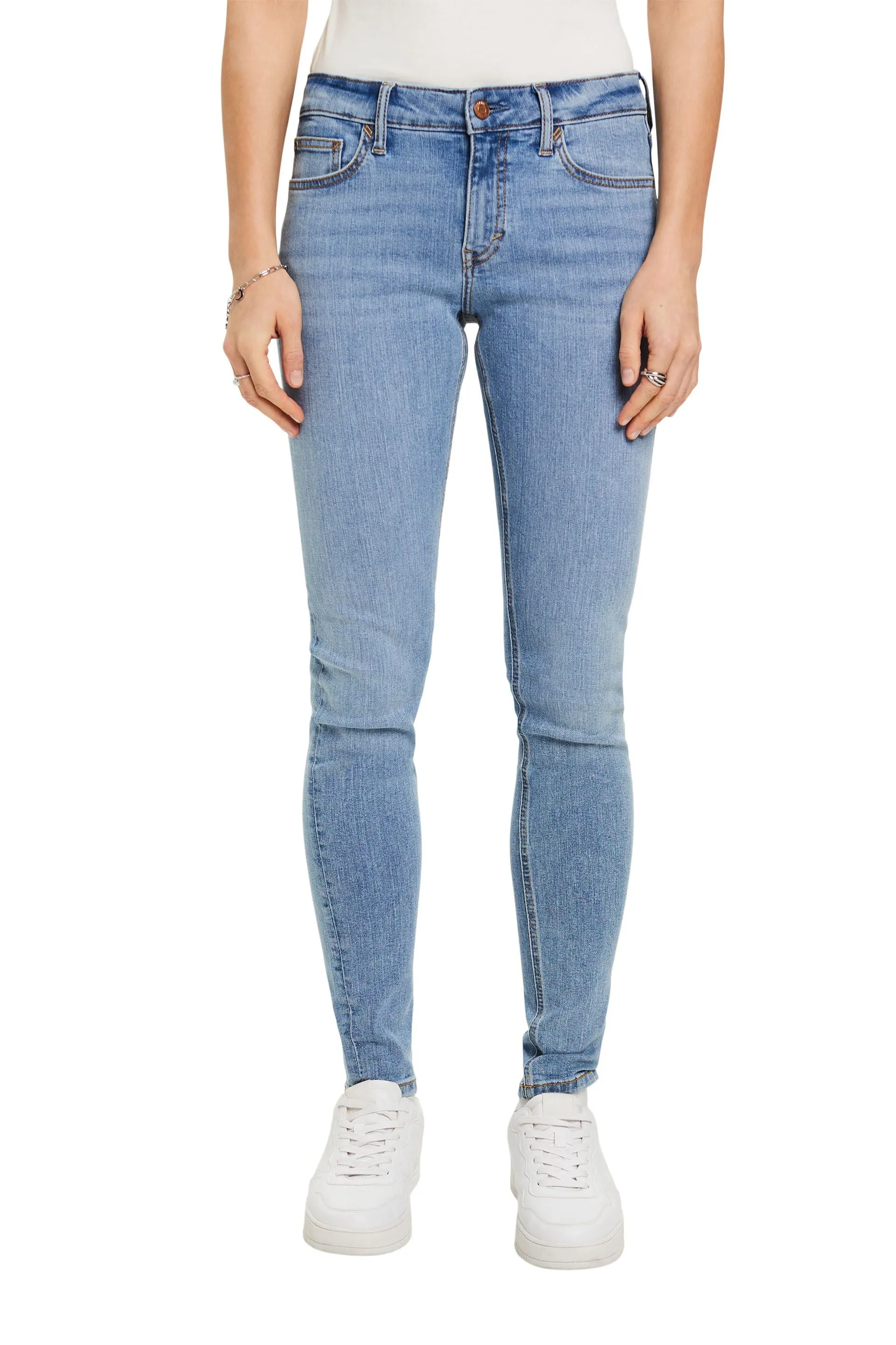 Schmal geschnittene Jeans mit mittlerer Bundhhe